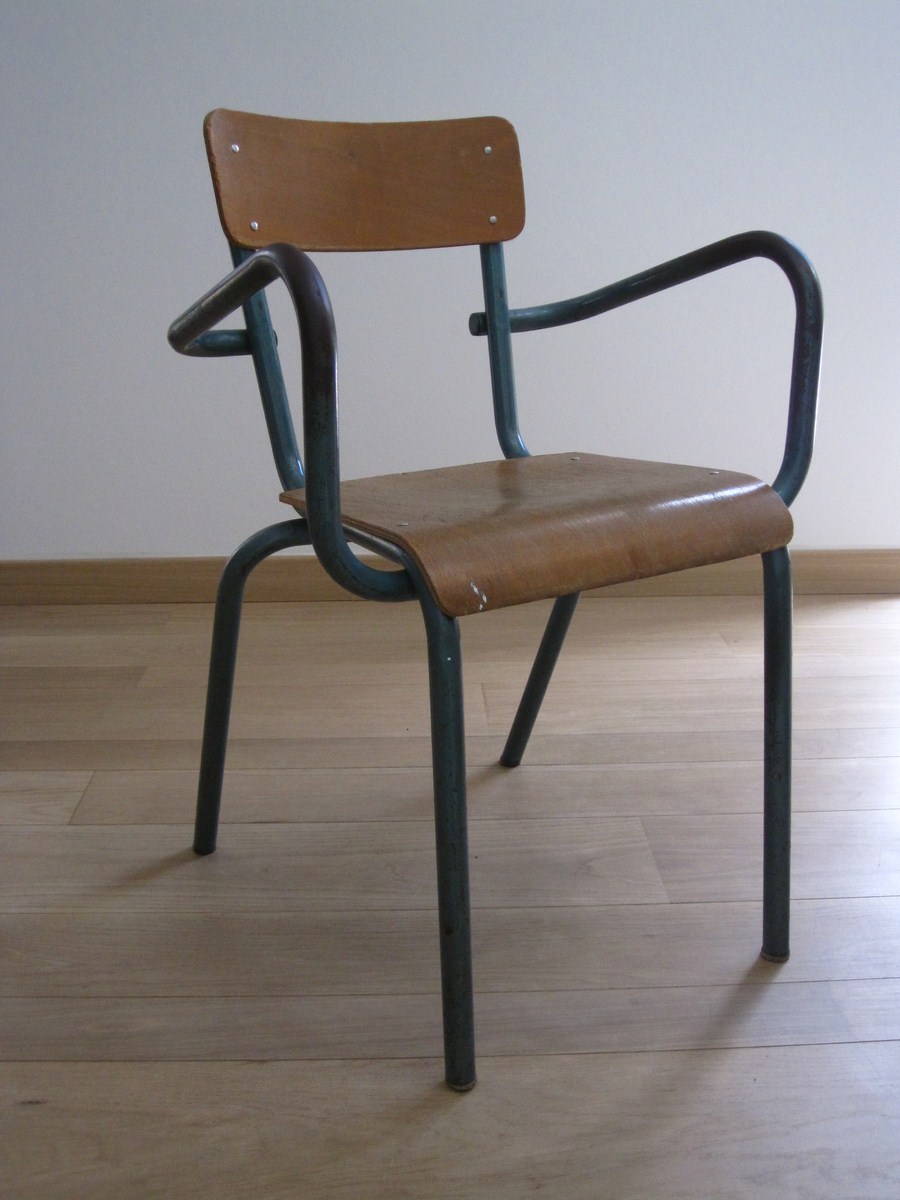 chaise d'école vintage