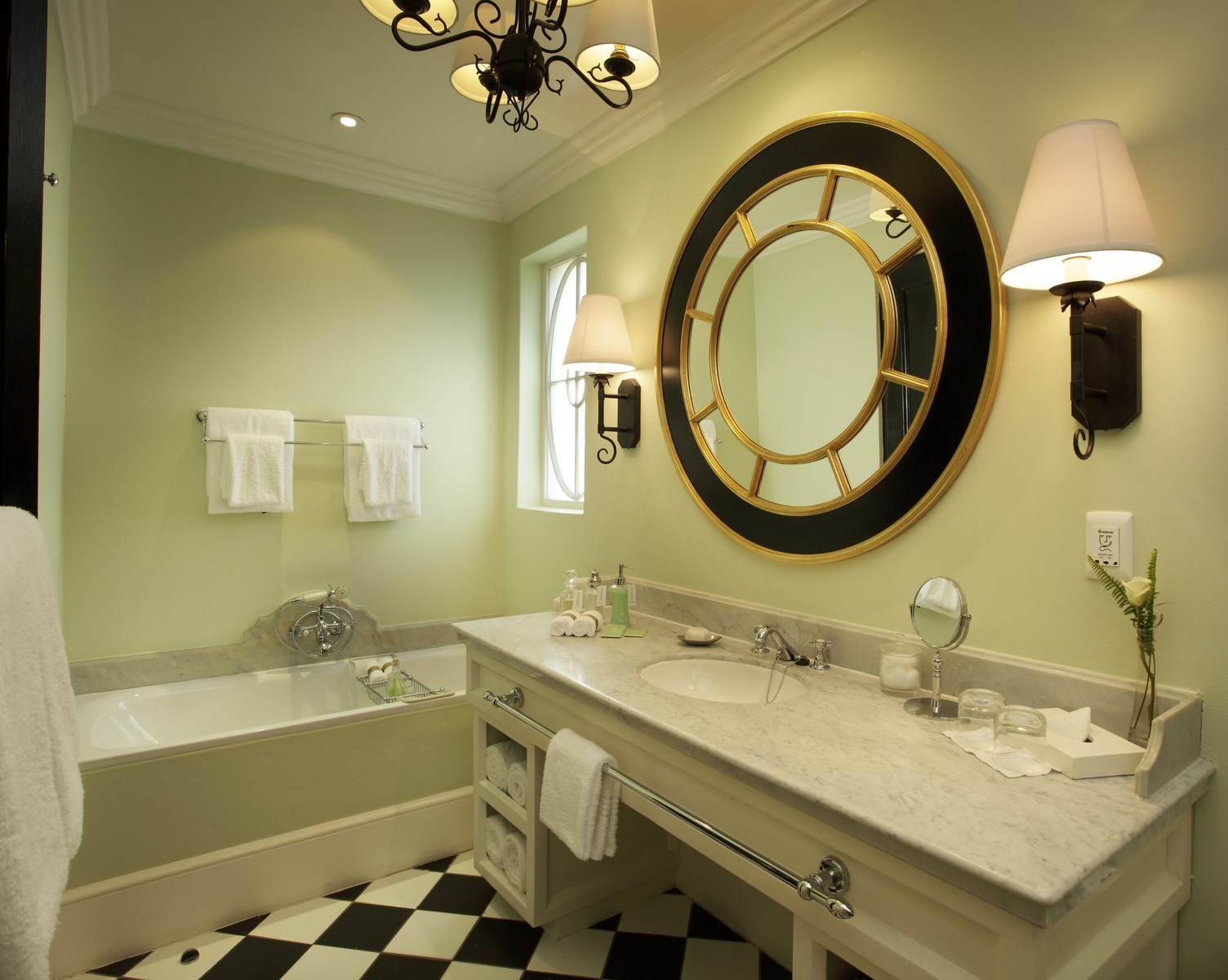 RL Mockup Bathroom 1 (2) - Copie