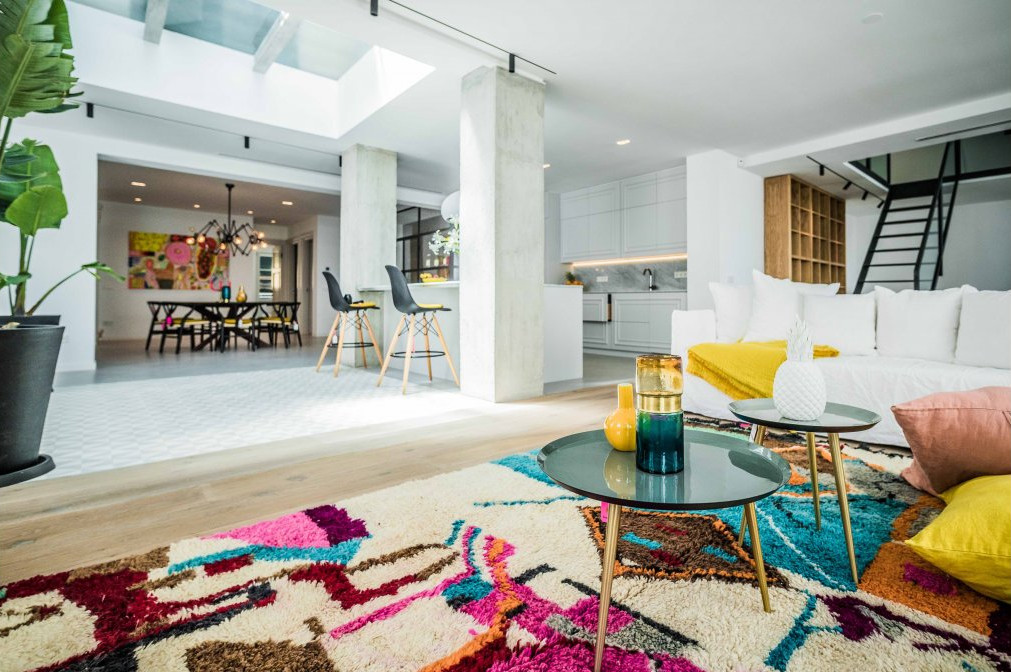 Un loft en couleurs avec terrasse BC0