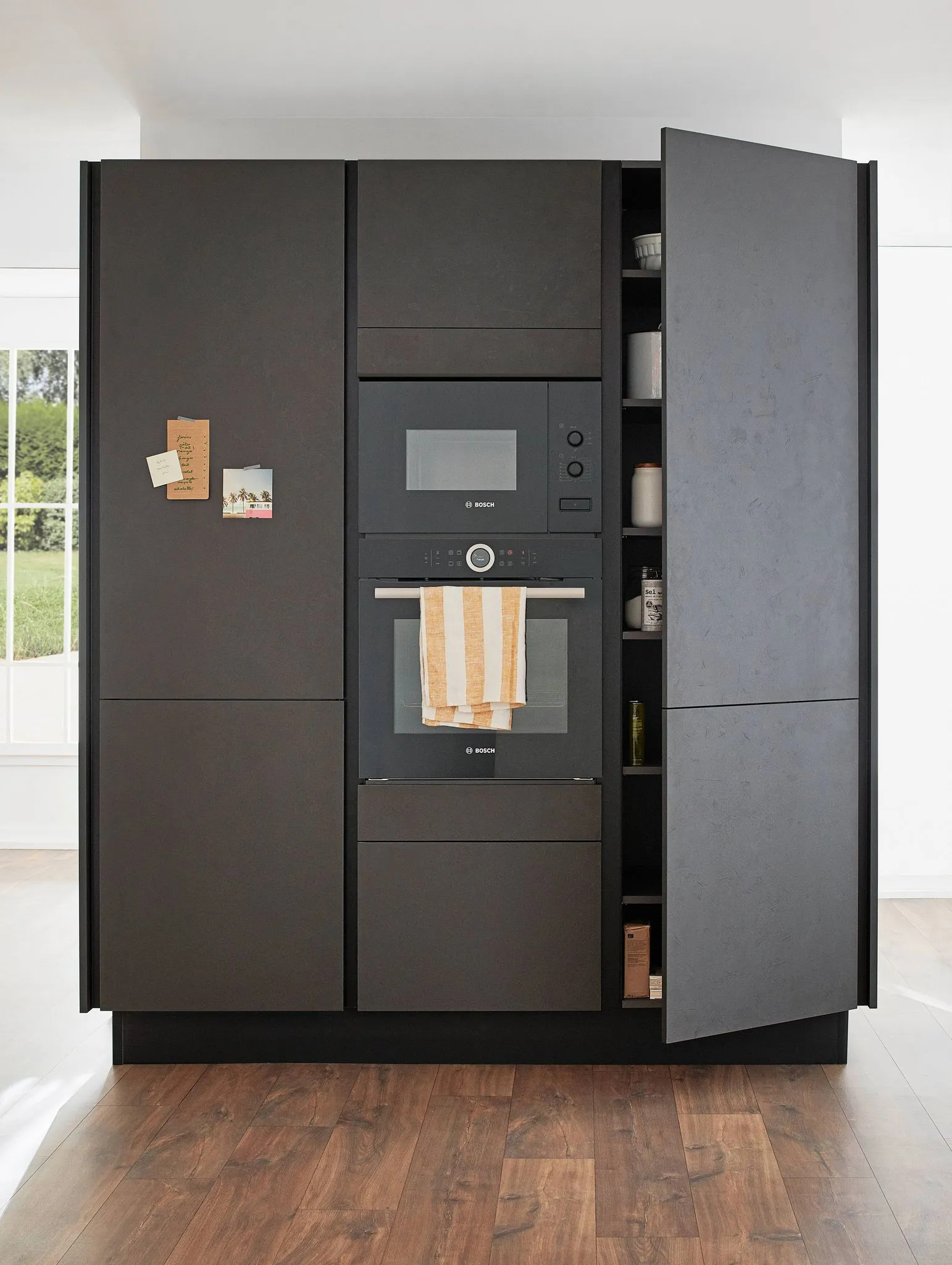 cuisine équipée design avec armoires hautes cuisine équipée design avec armoires hautes