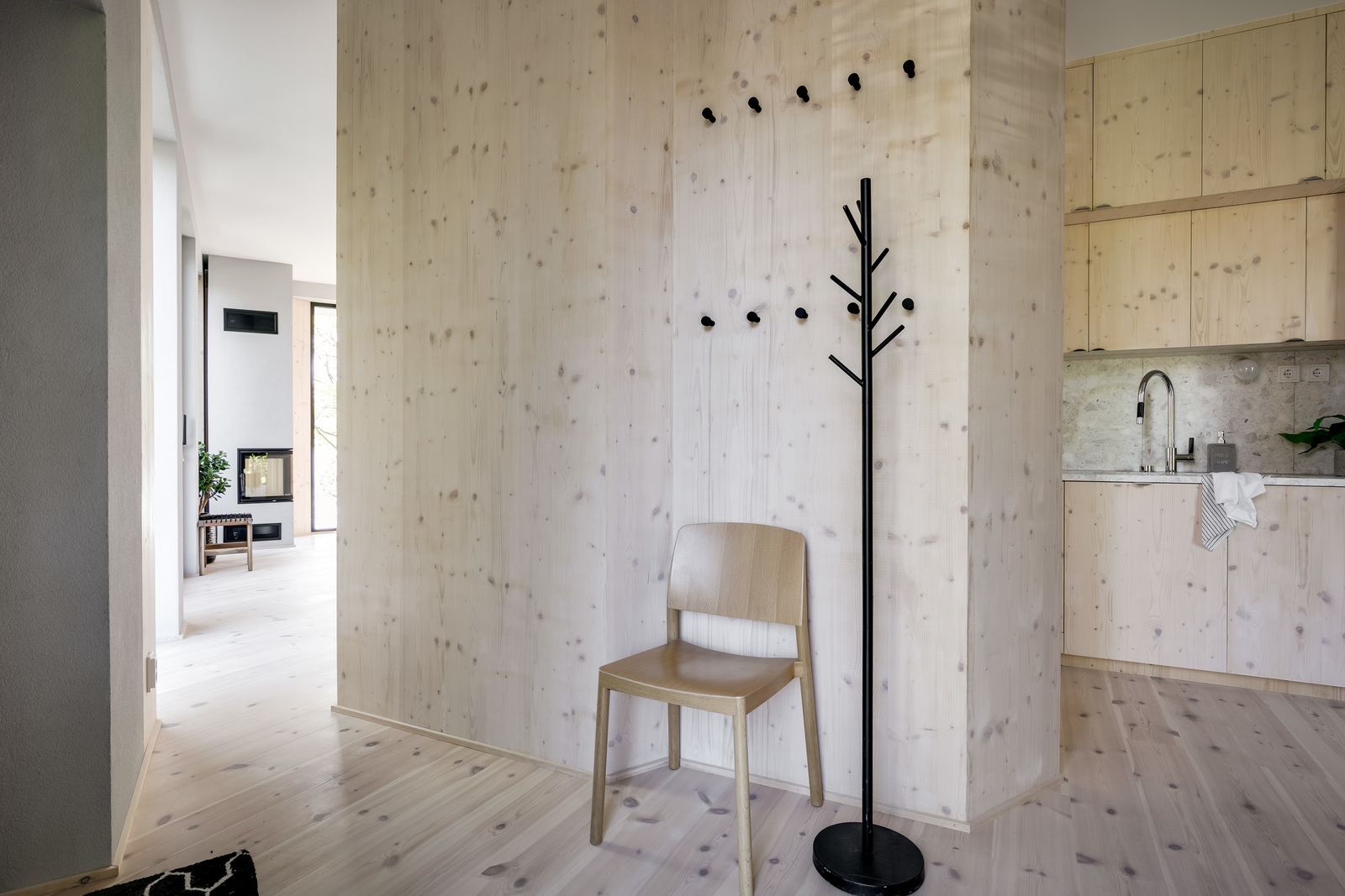 entrée maison en bois