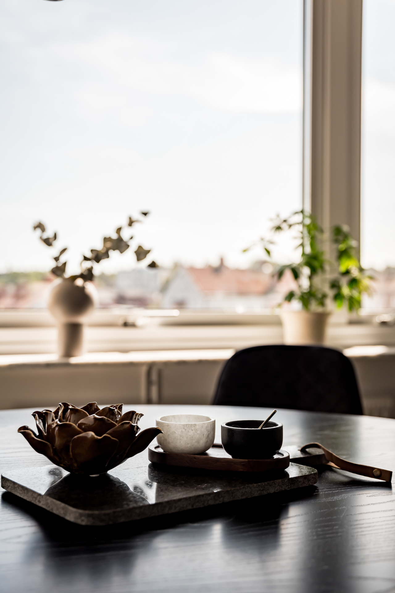espace repas dans cuisine équipée grise espace repas dans cuisine équipée grise