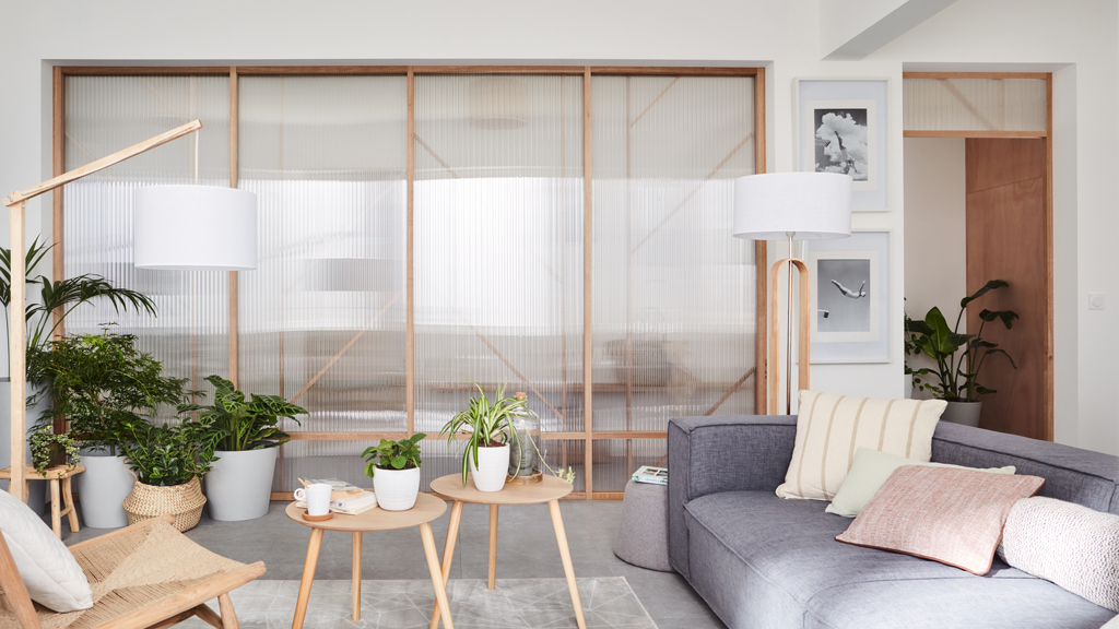 salon avec cloison translucide polycarbonate