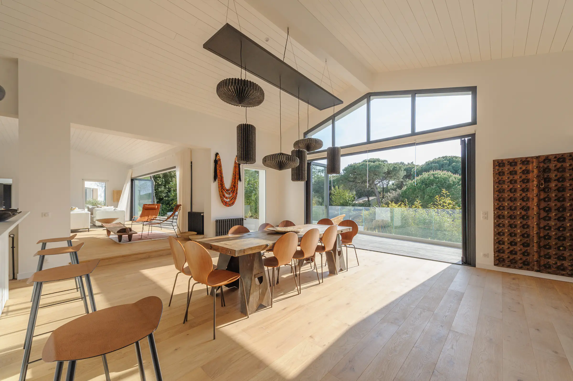 salle à manger et cuisine équipée ouverte avec îlot maison d salle à manger et cuisine équipée ouverte avec îlot maison d'architecte