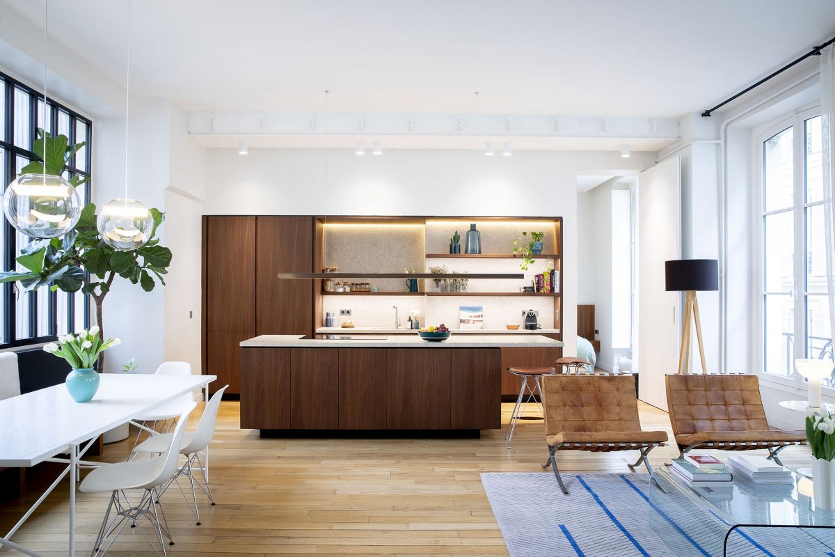 salon et cuisine avec verrière appartement loft à Paris