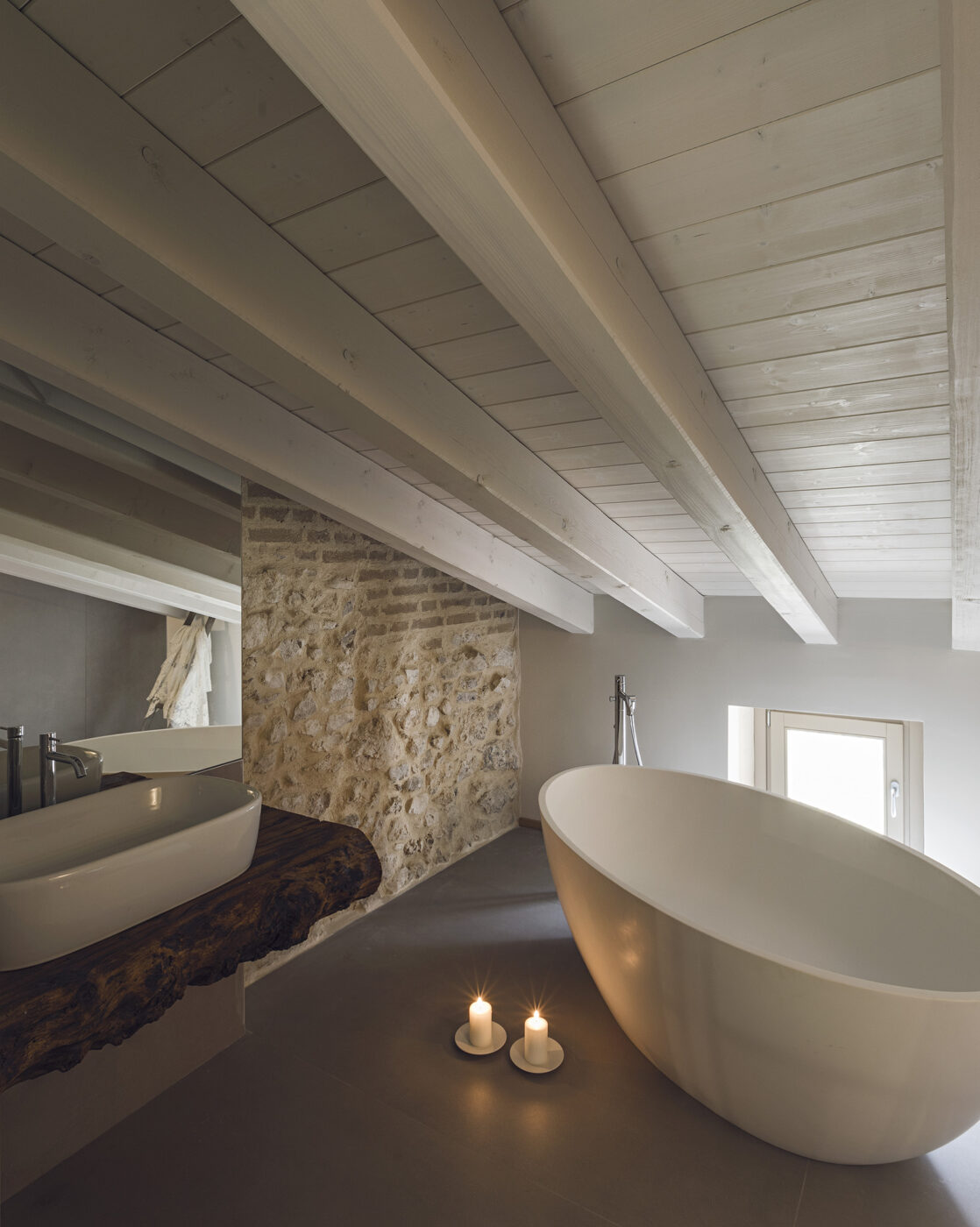 salle de bain design dans maison en pierres salle de bain design dans maison en pierres