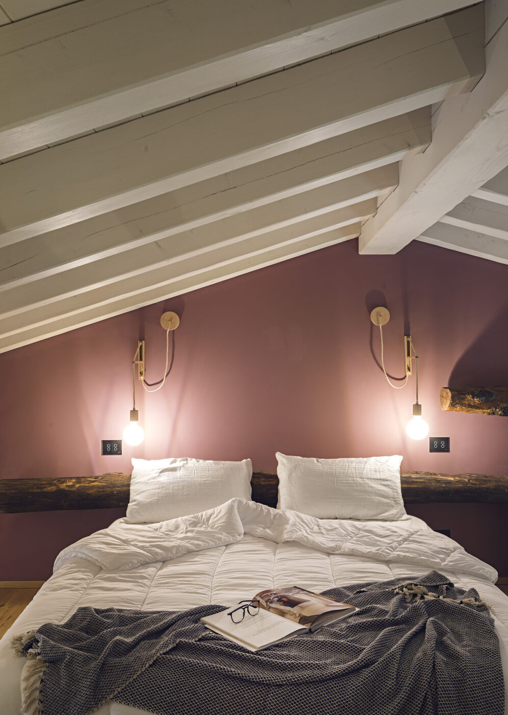chambre sous combles avec poutres blanches chambre sous combles avec poutres blanches