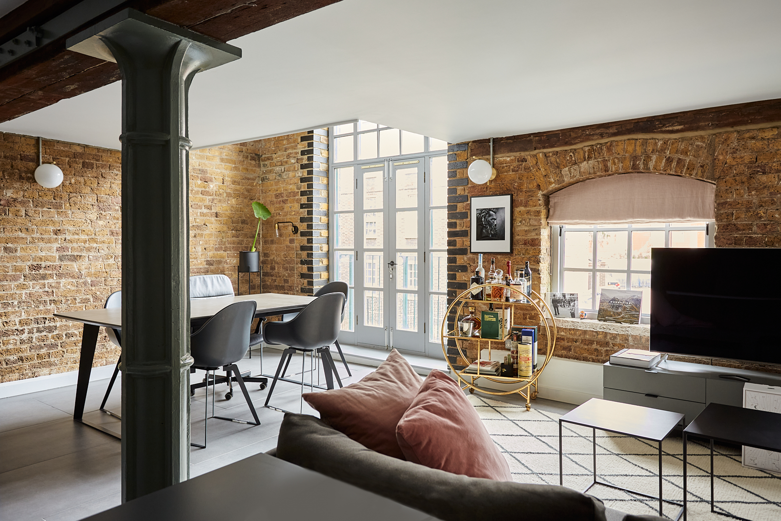 salon loft avec verrières