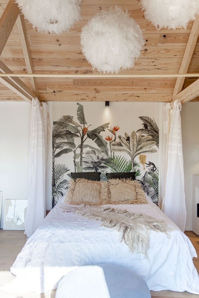 chambre avec papier-peint exotique chambre avec papier-peint exotique