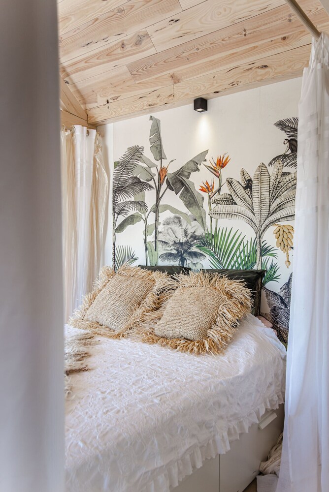chambre avec papier-peint exotique chambre avec papier-peint exotique