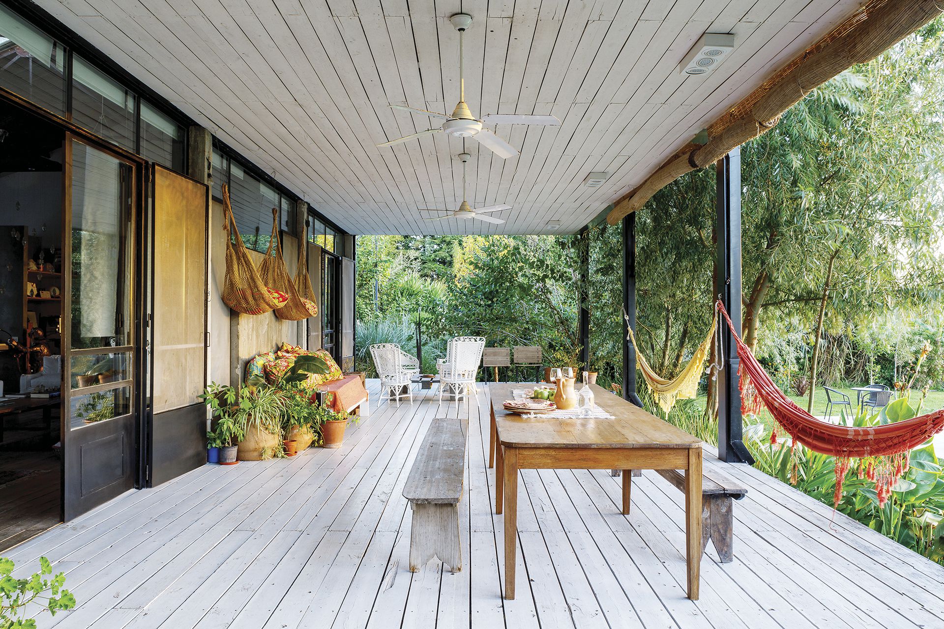 terrasse avec hamac coloré