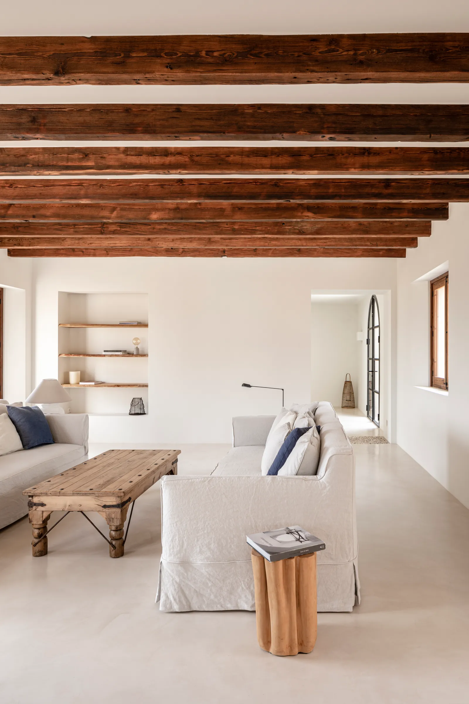 salon maison contemporaine en pierres
