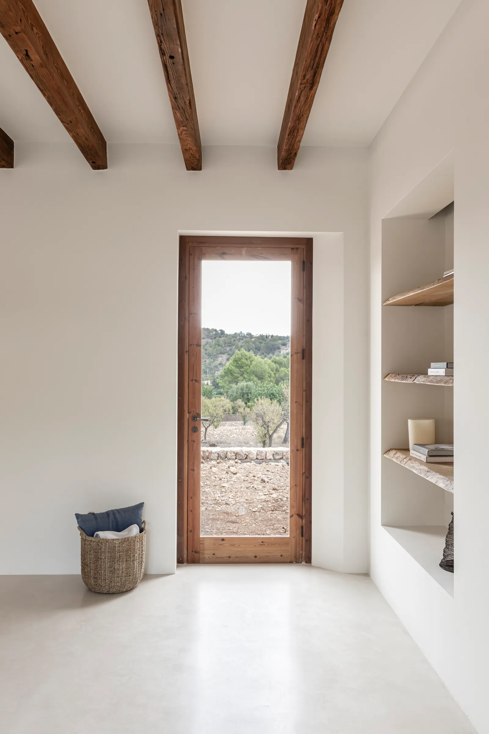 salon maison contemporaine en pierres
