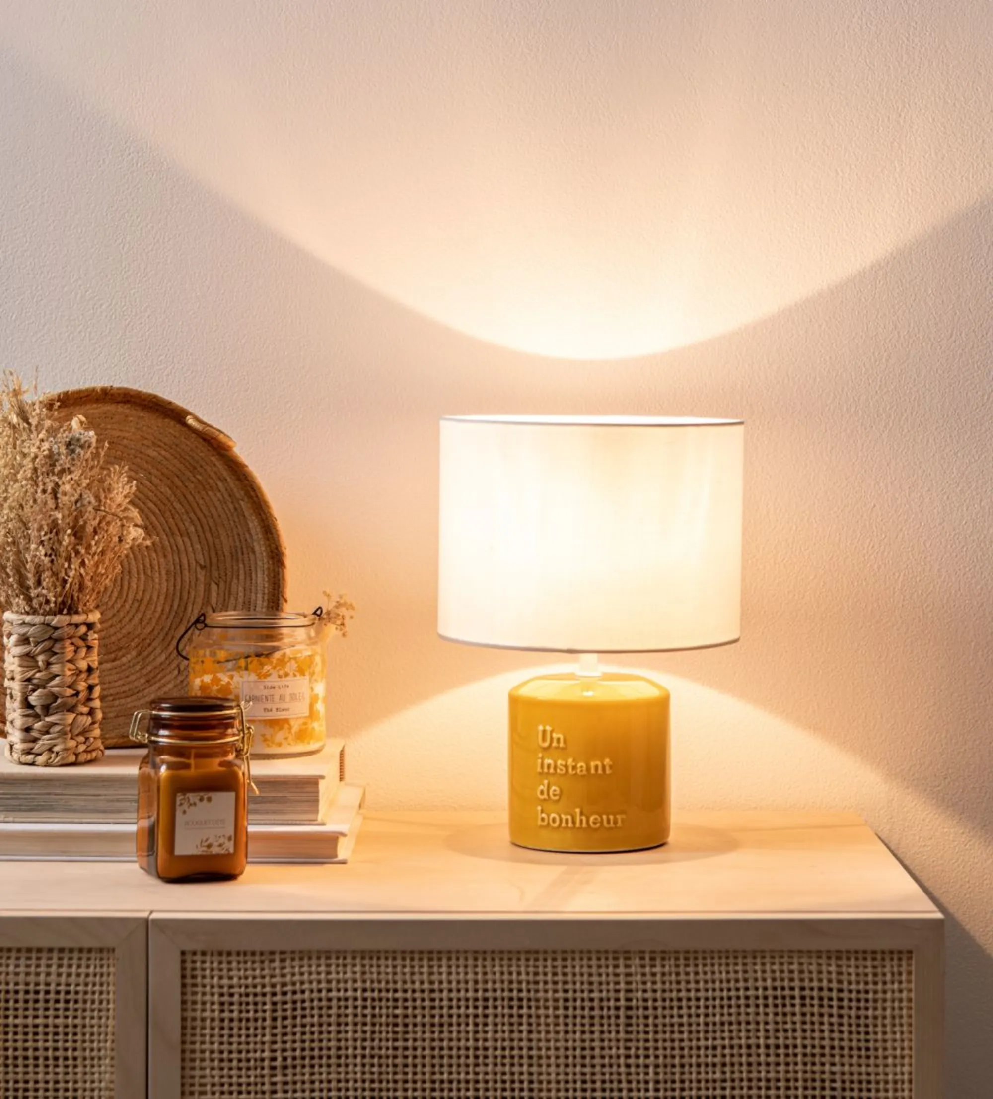 déco petit prix lampe jaune