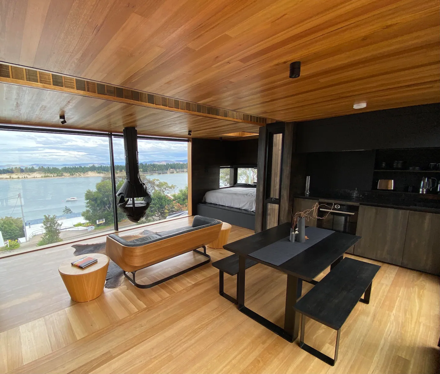 salon mini maison en bois de 40m2 The Pod