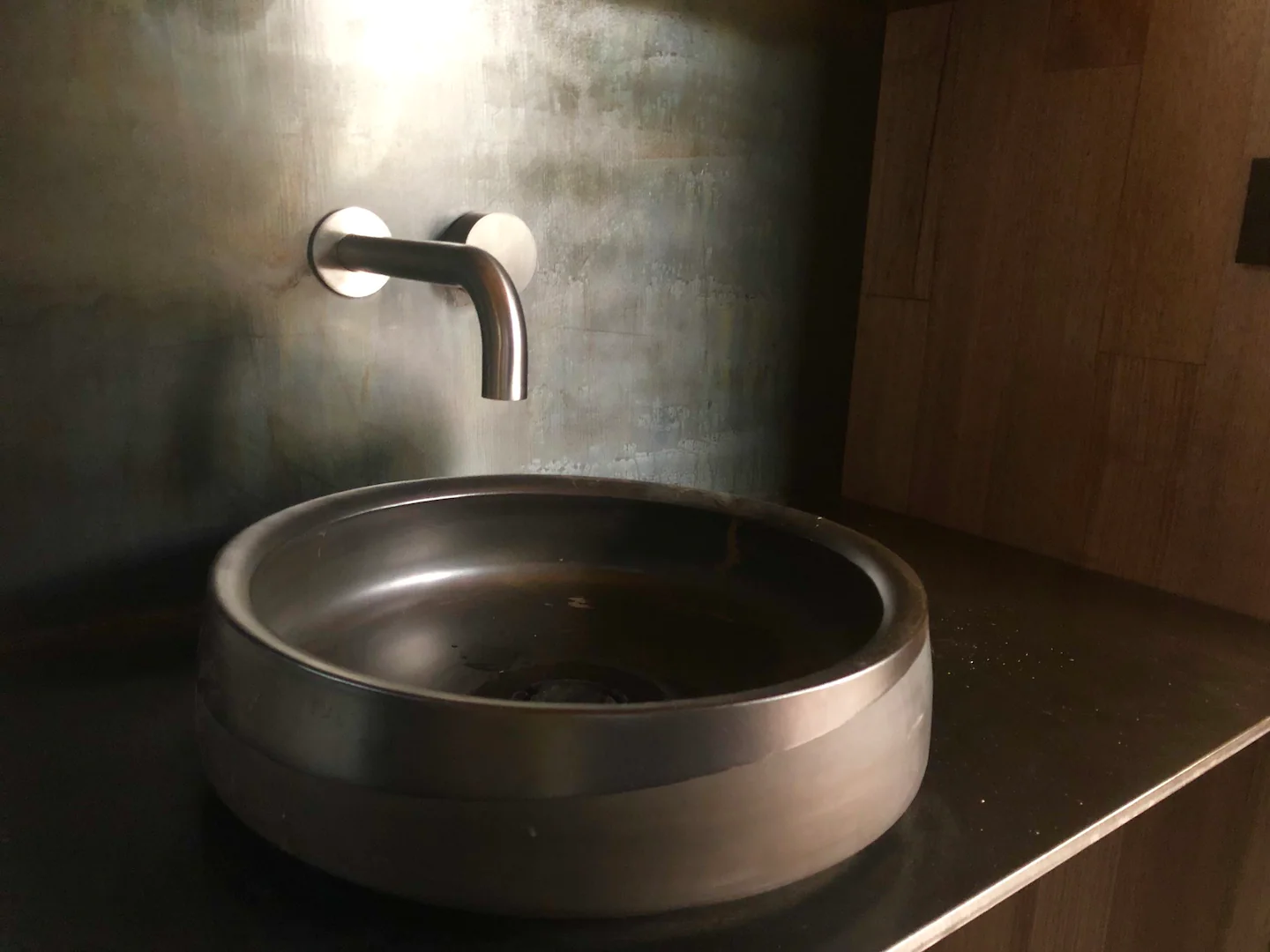 vasque de salle de bain design noire