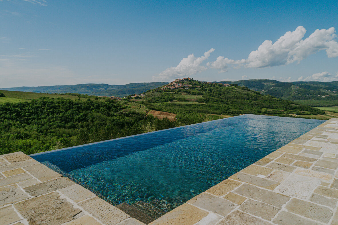 terrasse et piscine maison en pierres Croatie terrasse et piscine maison en pierres Croatie