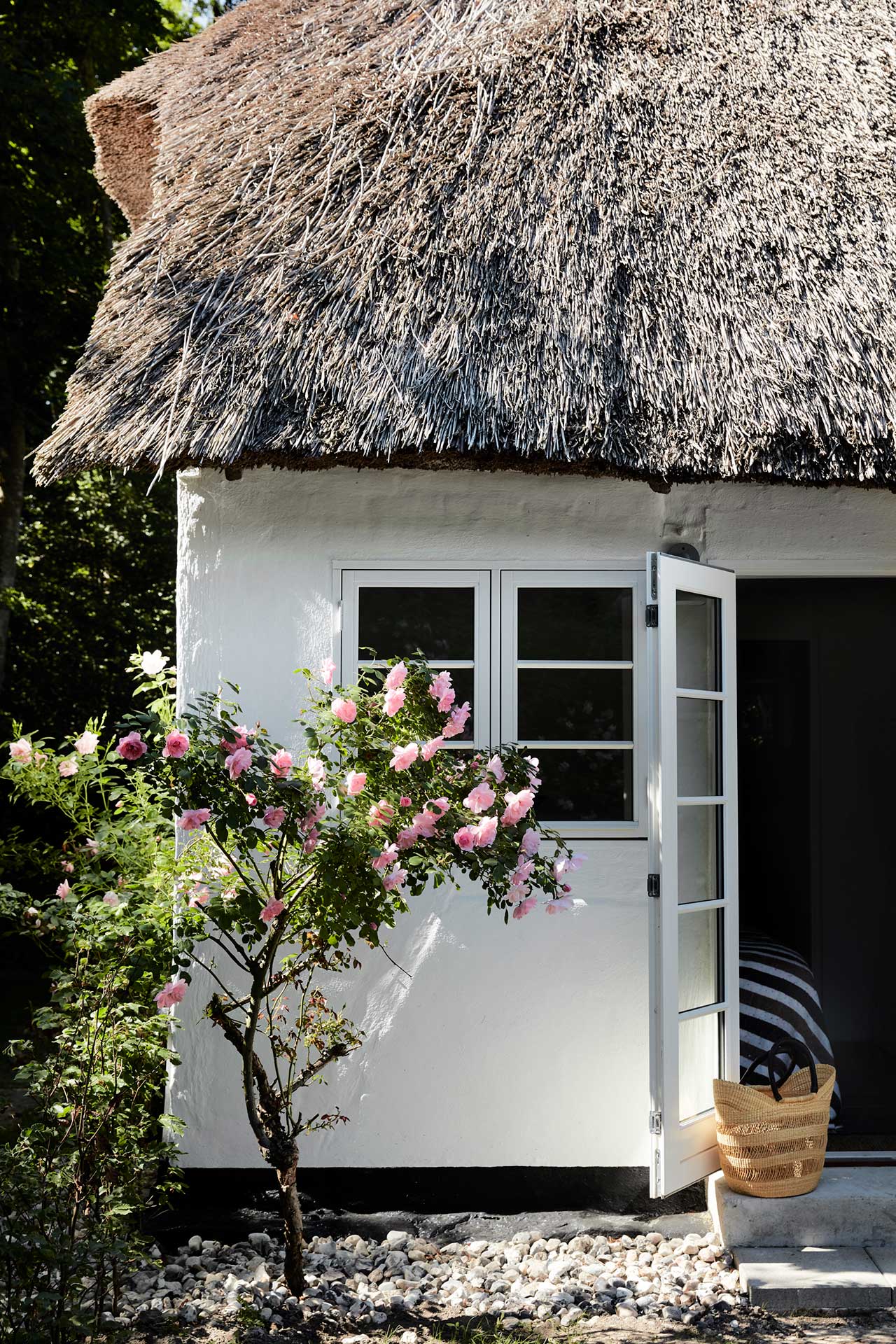 maison au toit de chaume maison au toit de chaume