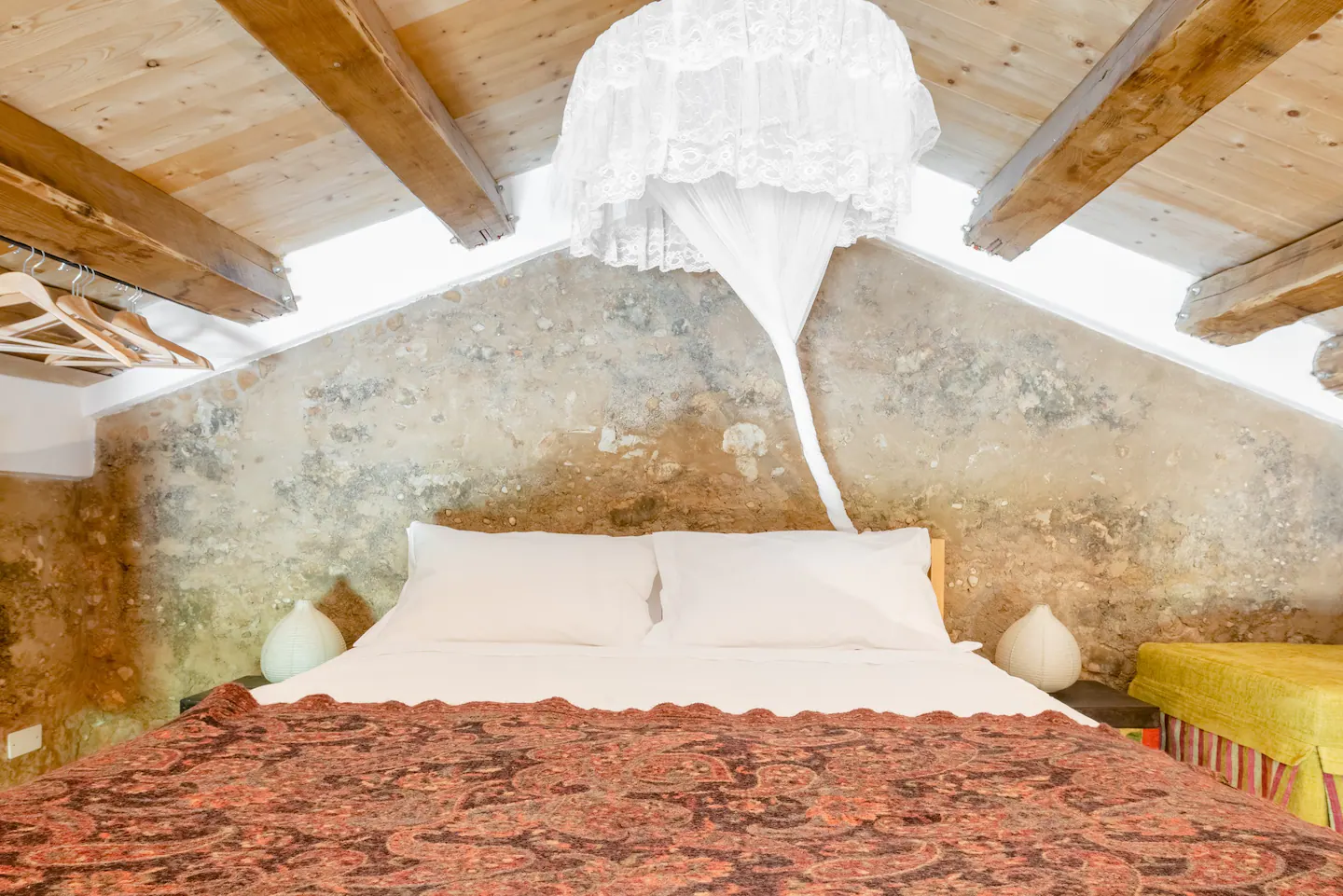 chambre en mezzanine maison rénovée