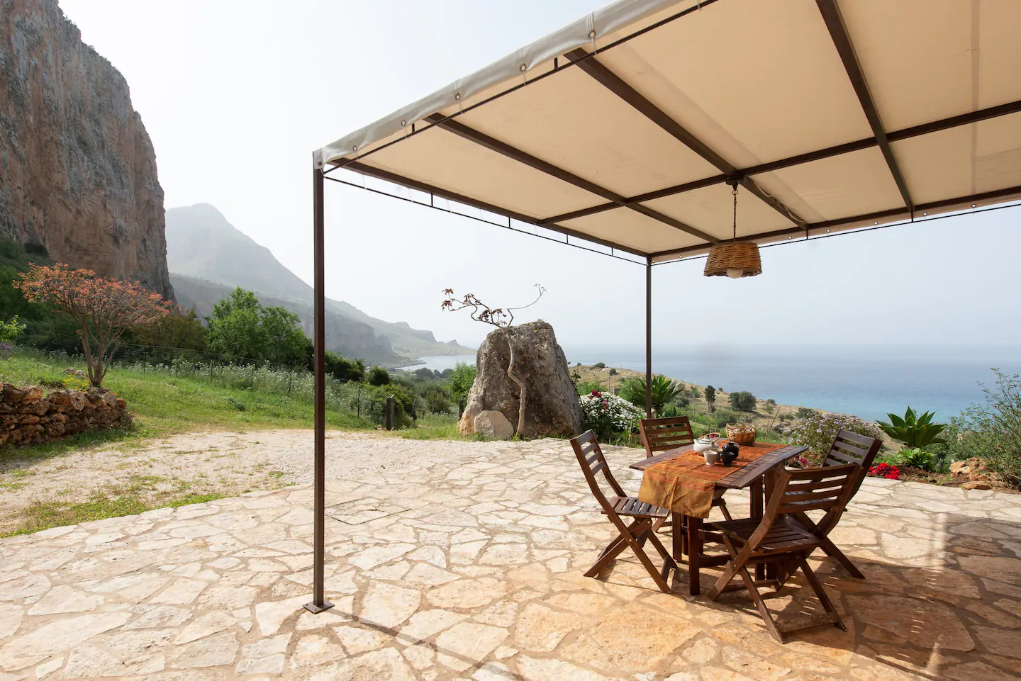 terrasse avec pergola vue mer