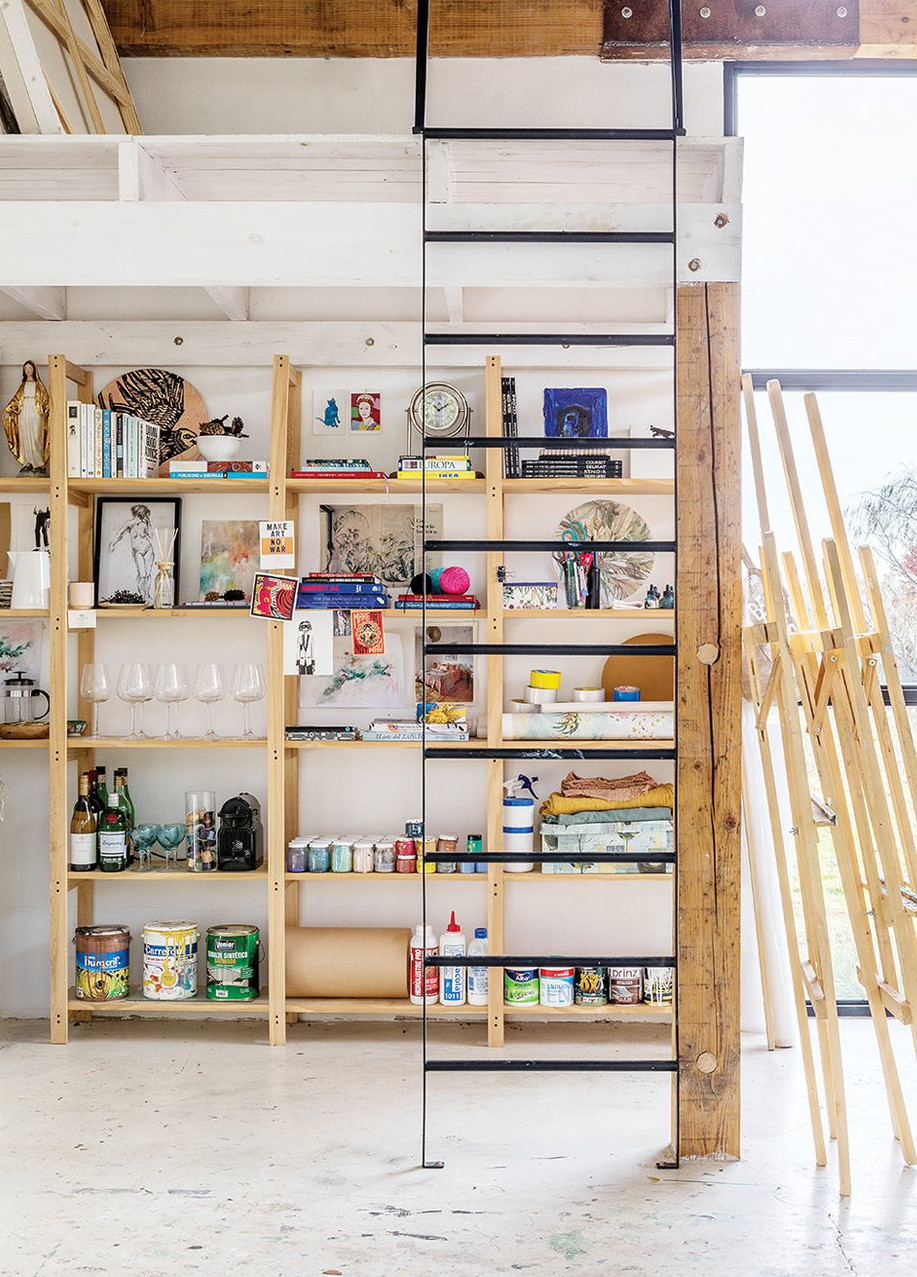 atelier d'artiste dans mini maison vitrée