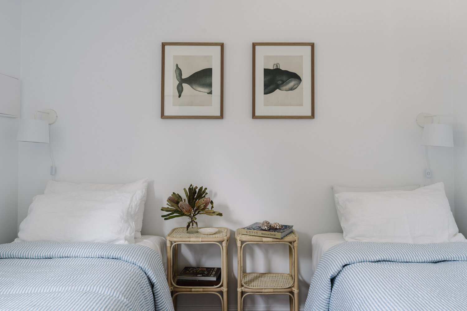 chambre bleue et blanche
