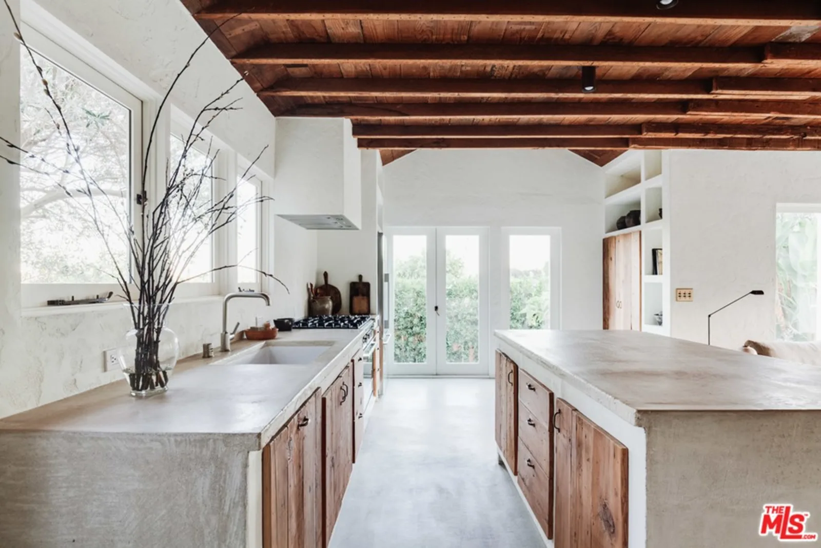 cuisine ouverte bois rustique et béton
