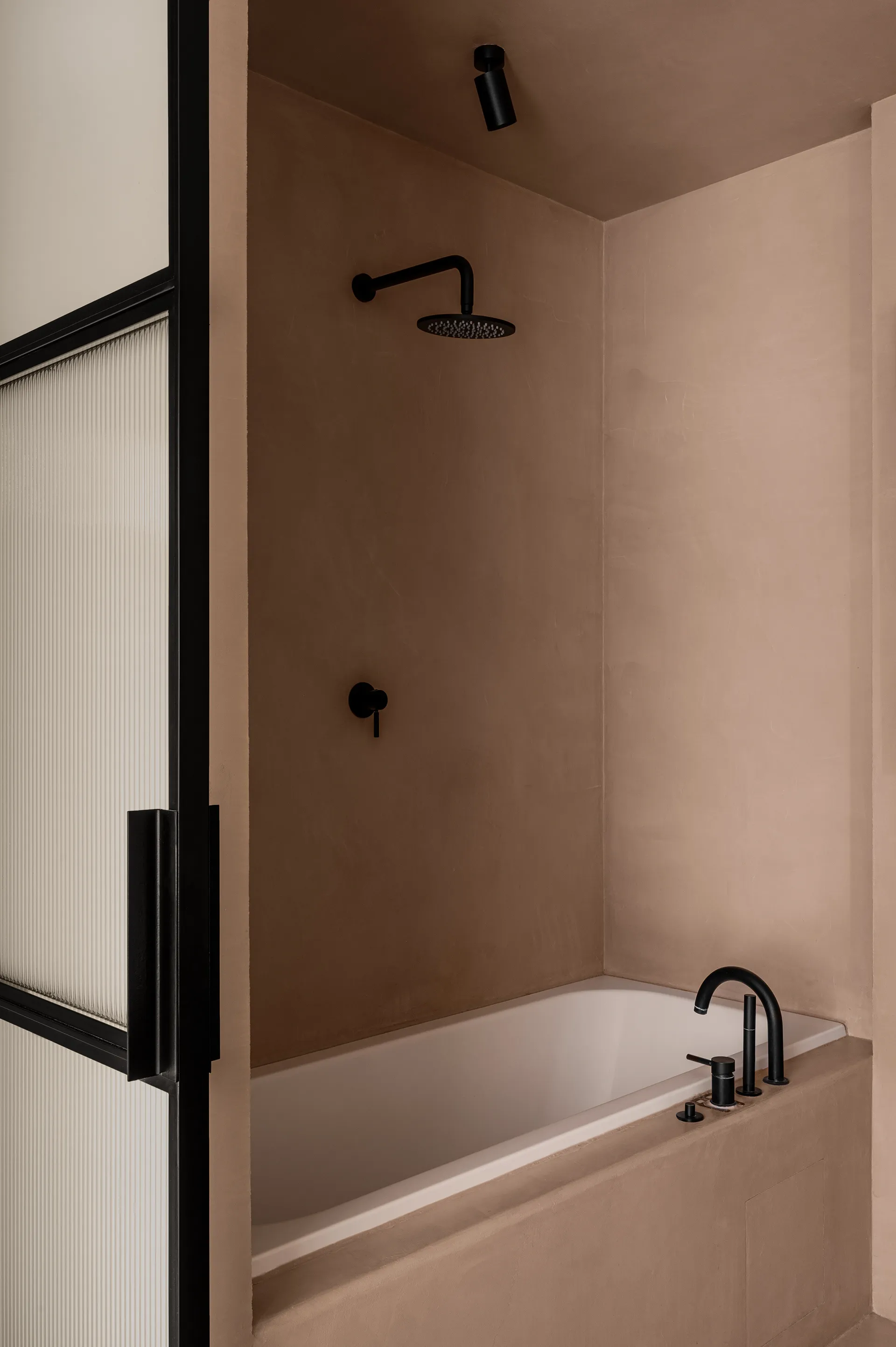 salle de bain design métal noir et verre strié salle de bain design métal noir et verre strié