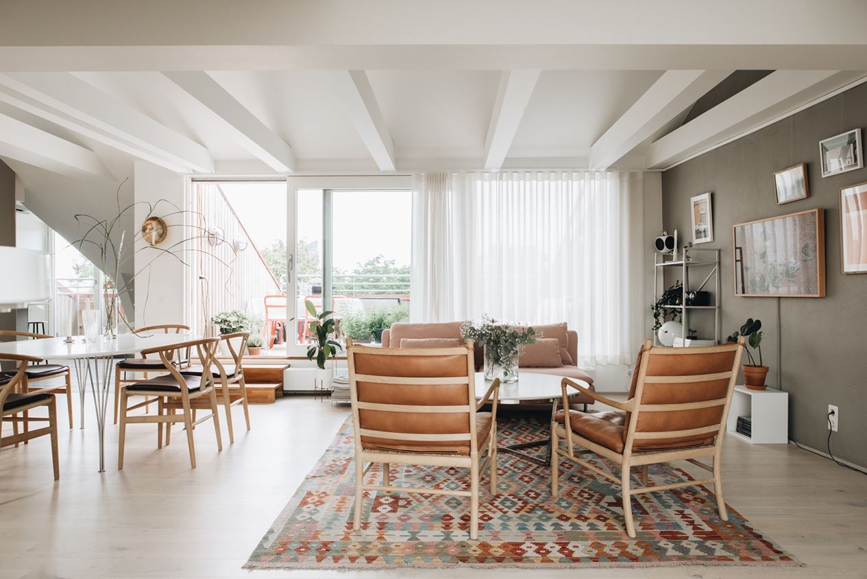 salon duplex design avec terrasse