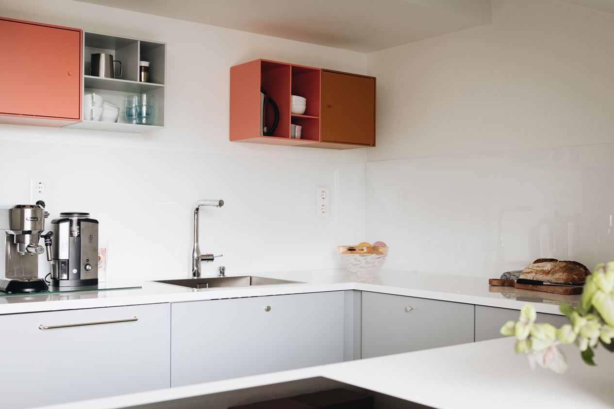 cuisine design blanche et terracotta