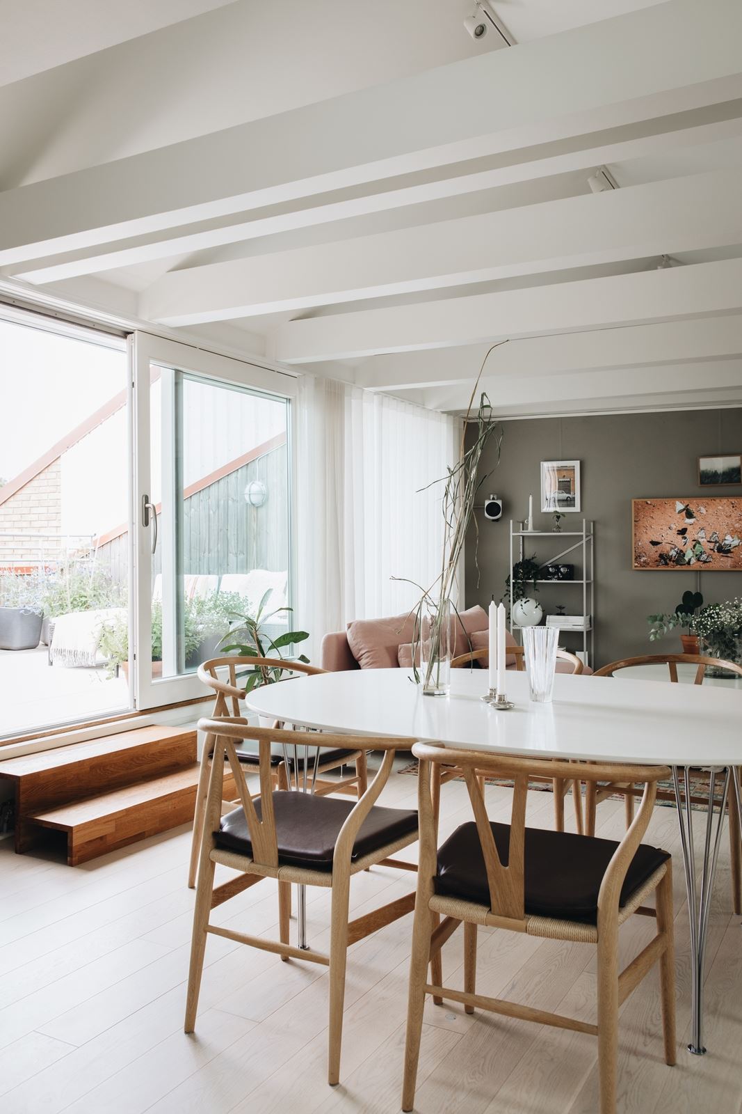 salon duplex design avec terrasse