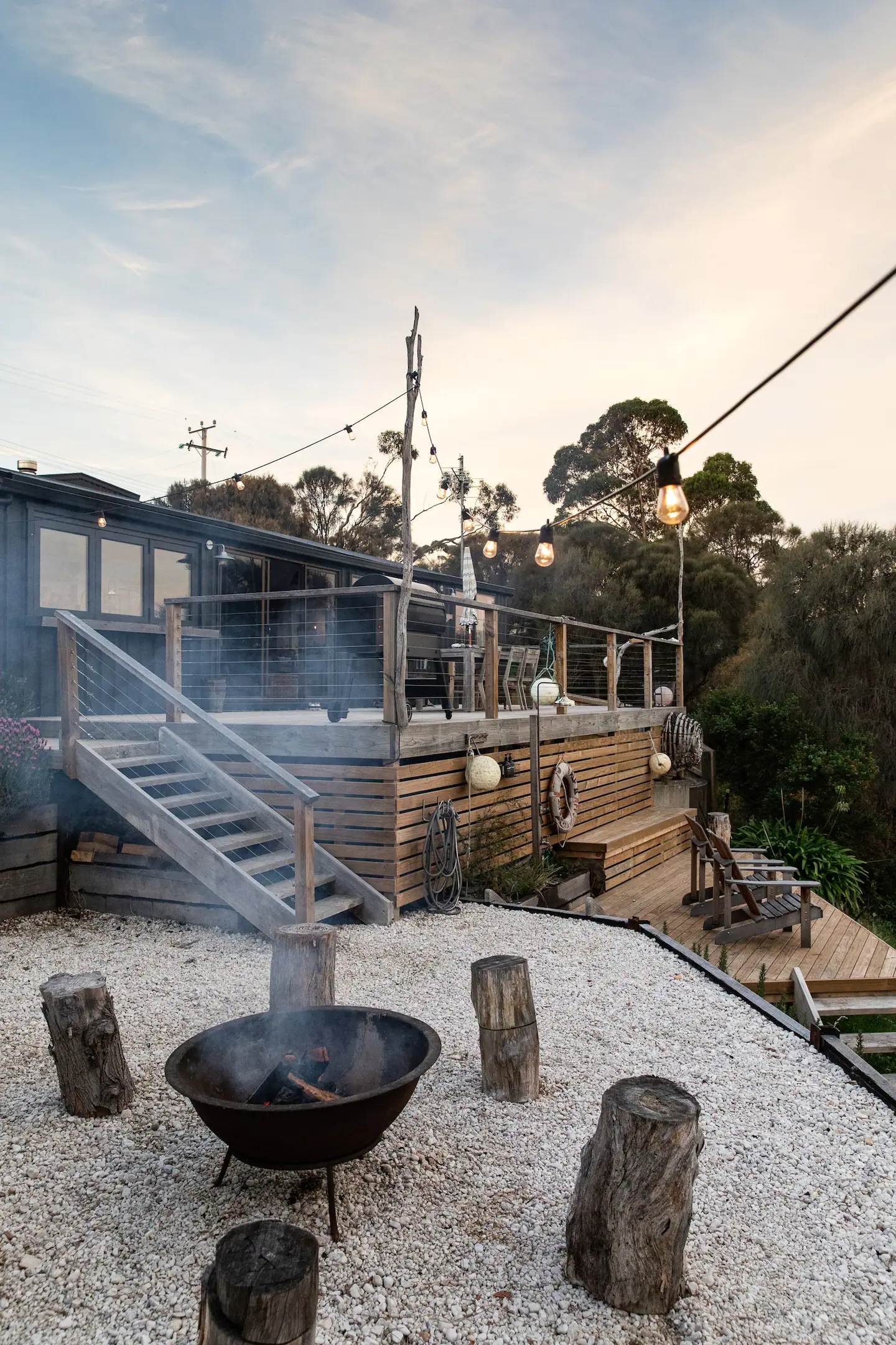 terrasse bois cabane sur la mer