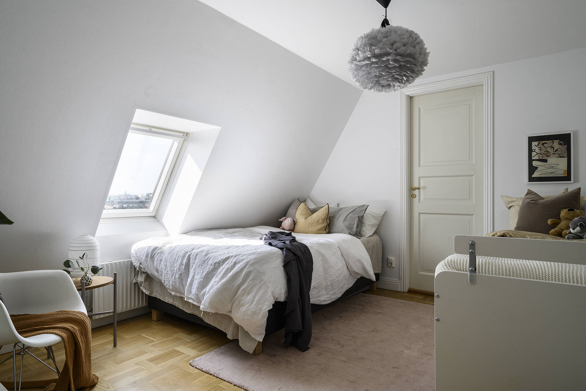 chambre sous combles avec fenêtre de toit chambre sous combles avec fenêtre de toit