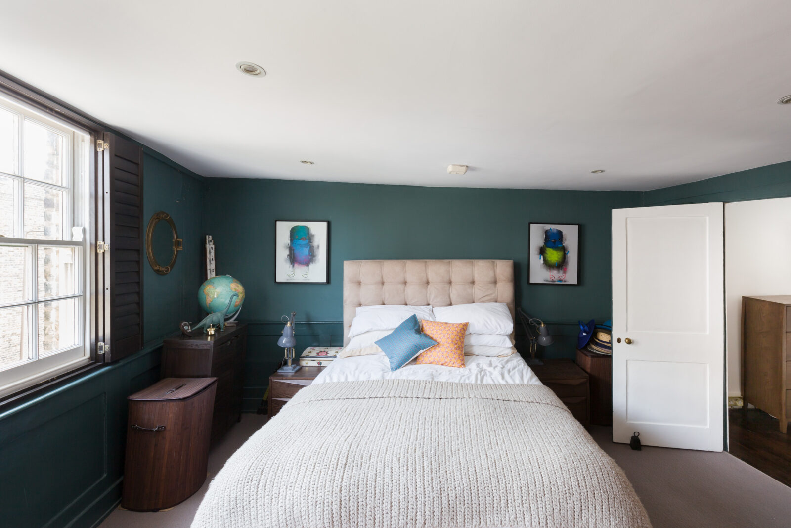 chambre avec fenêtre à guillotine