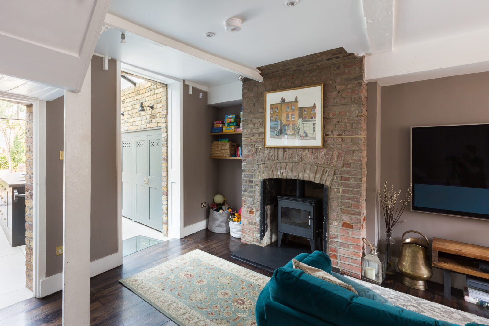salon et cuisine équipée maison avec extension vitrée
