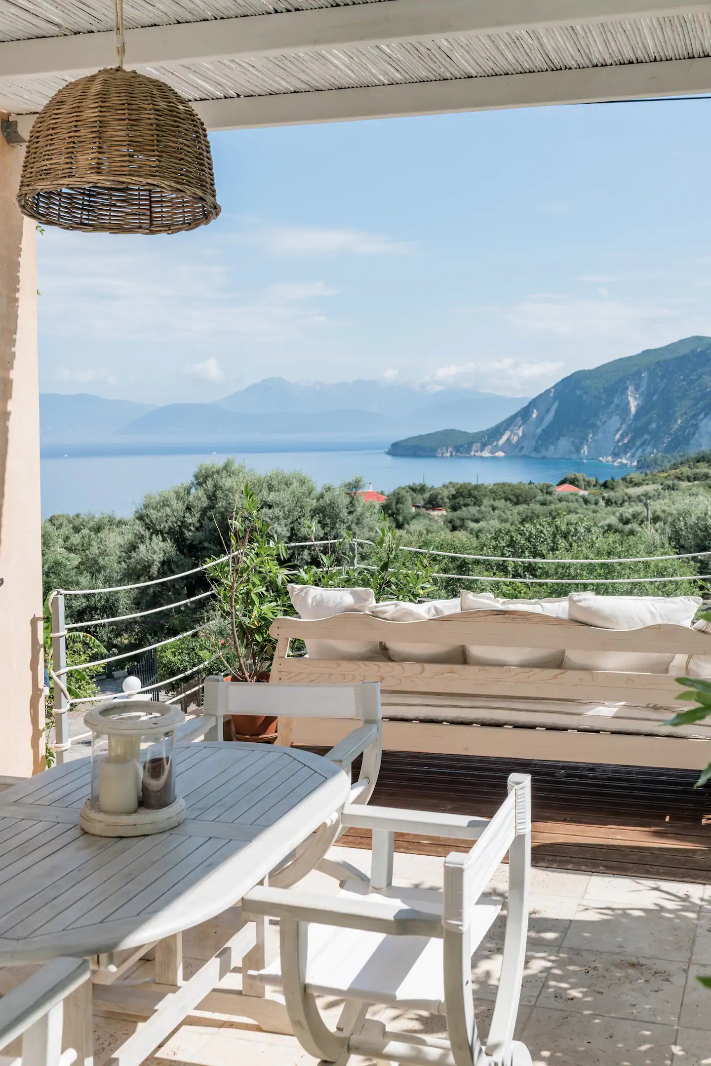 terrasse avec canisses et vue mer terrasse avec canisses et vue mer