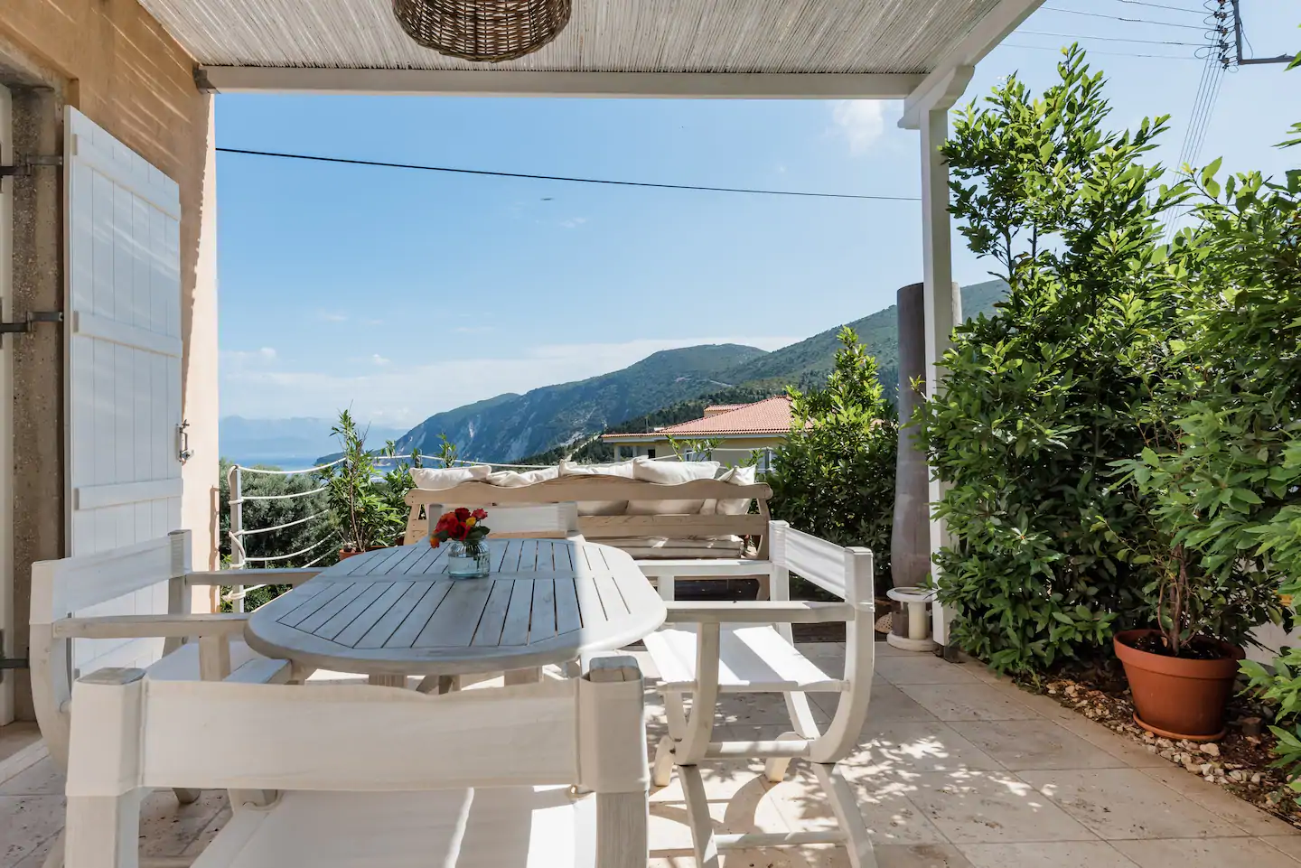 terrasse avec pergola canisses et vue mer terrasse avec pergola canisses et vue mer