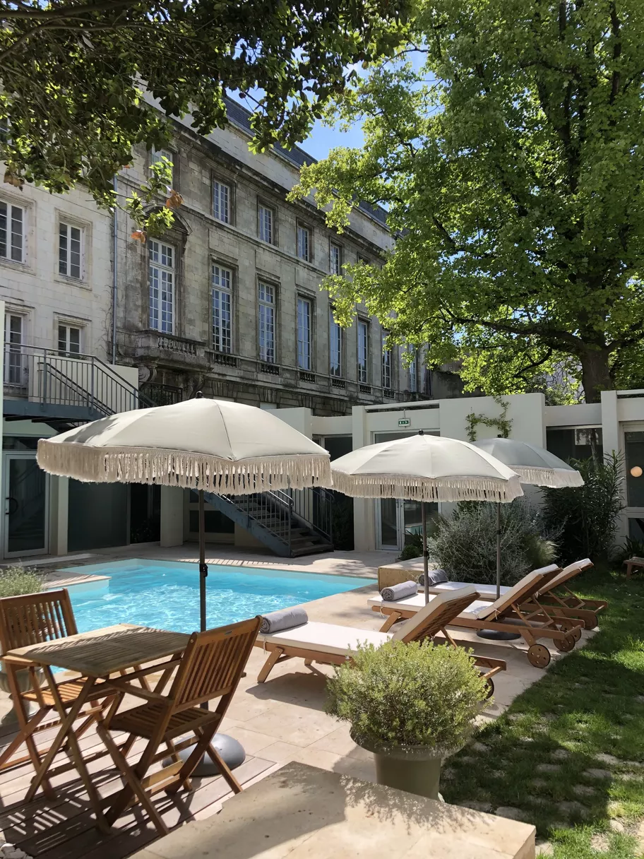 jardin avec piscine