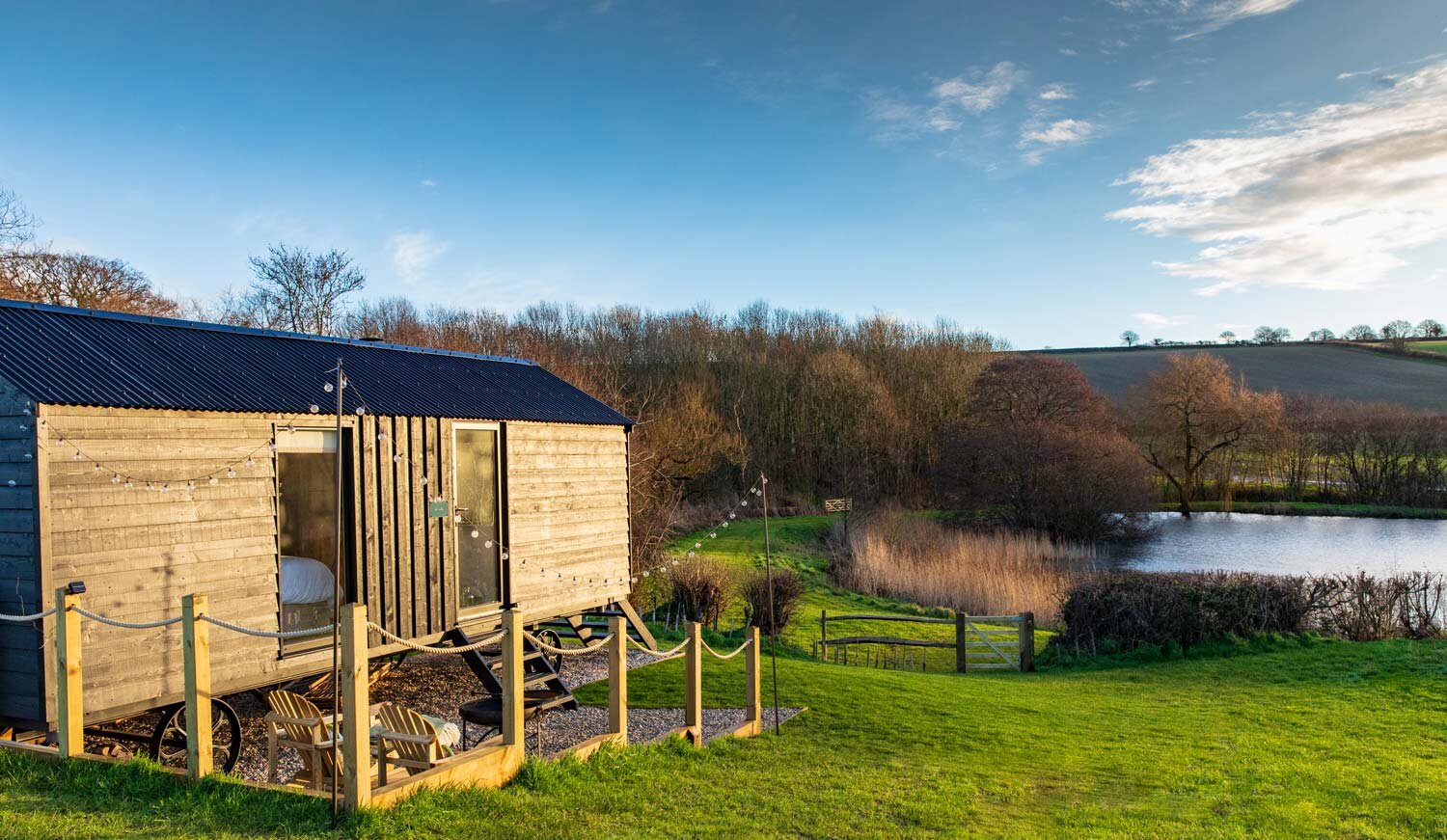 extérieur mini maison en bois dans la campagne anglaise extérieur mini maison en bois dans la campagne anglaise