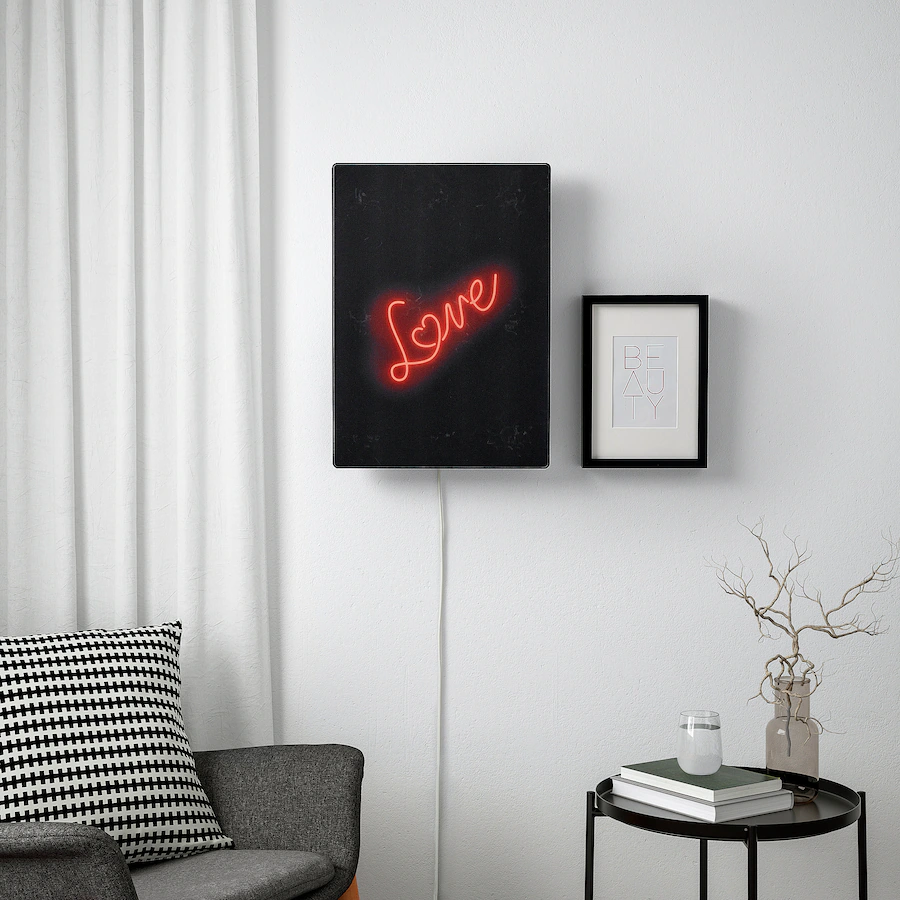 enceinte connectée avec lumière néon