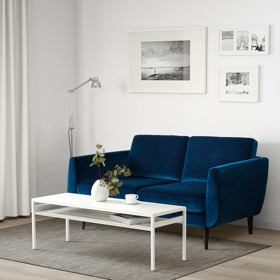 salon avec canapé velours bleu