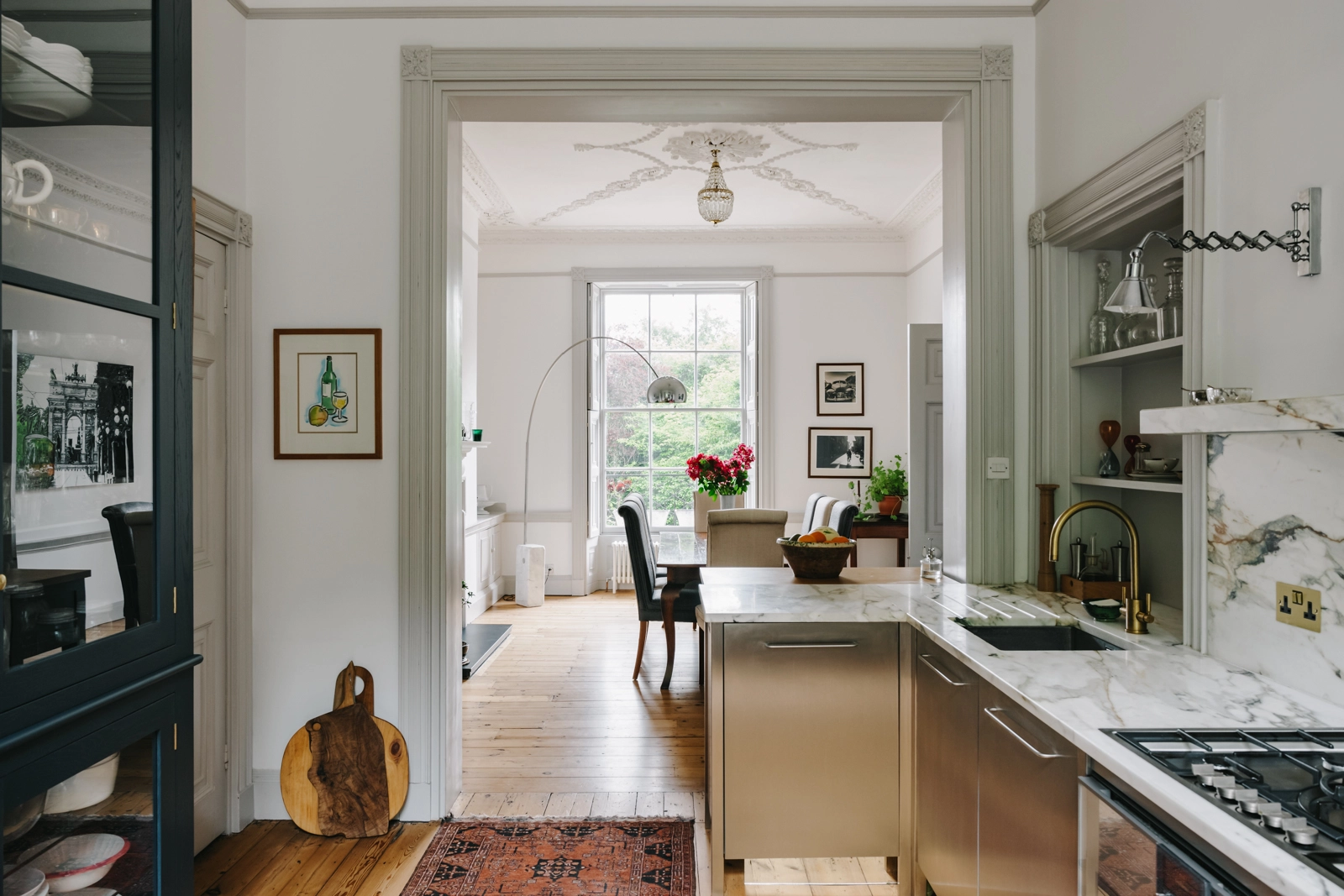 cuisine équipée et salle à manger maison de ville accolée