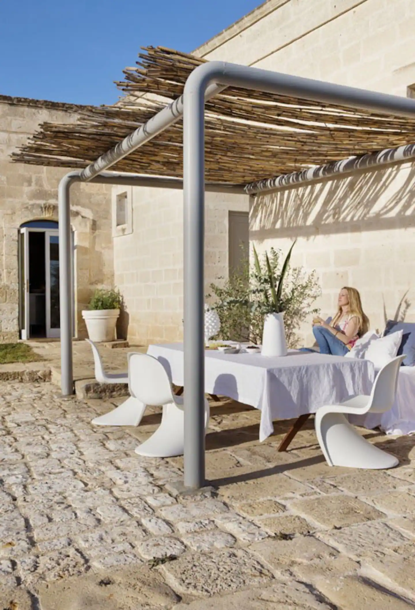 terrasse avec pergola métal et canisses terrasse avec pergola métal et canisses