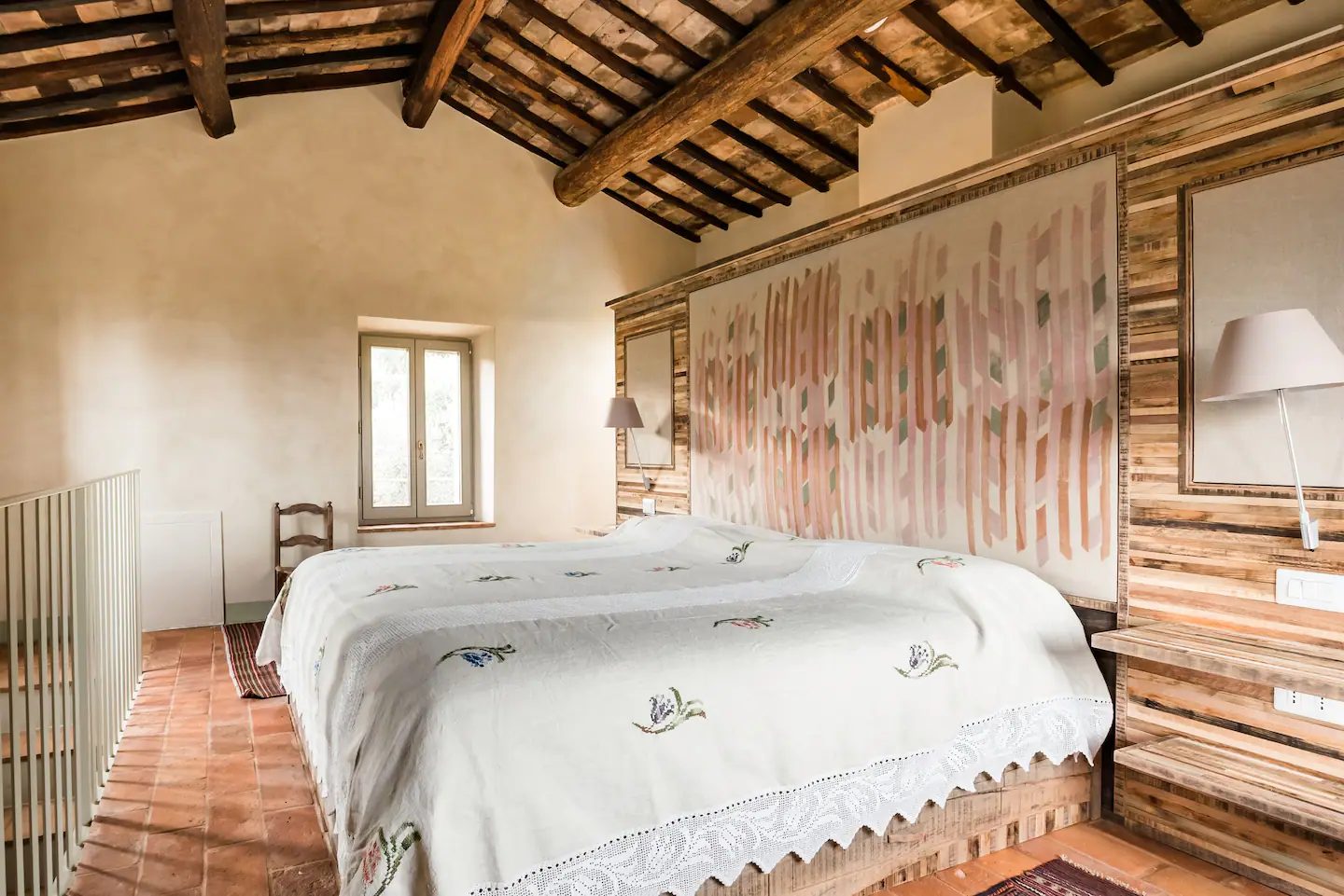 chambre avec poutres maison rénovée chambre avec poutres maison rénovée