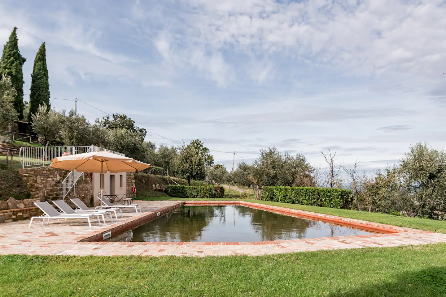 piscine maison ancienne en Toscane piscine maison ancienne en Toscane