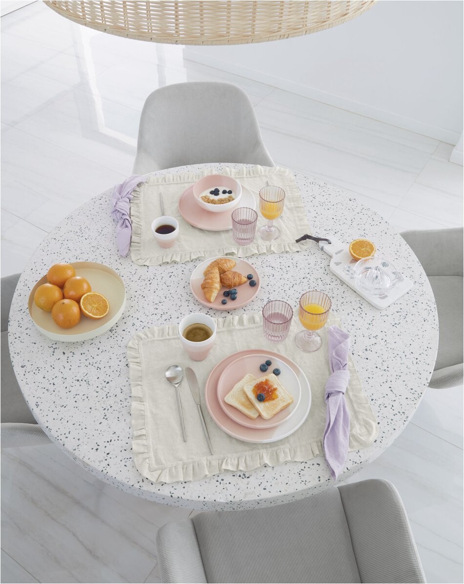 salle à manger avec table terrazzo Kave Home