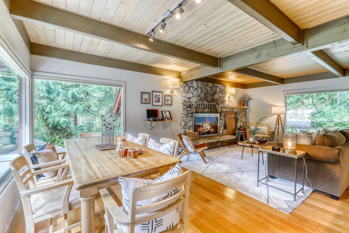 salon maison en bois avec terrasse