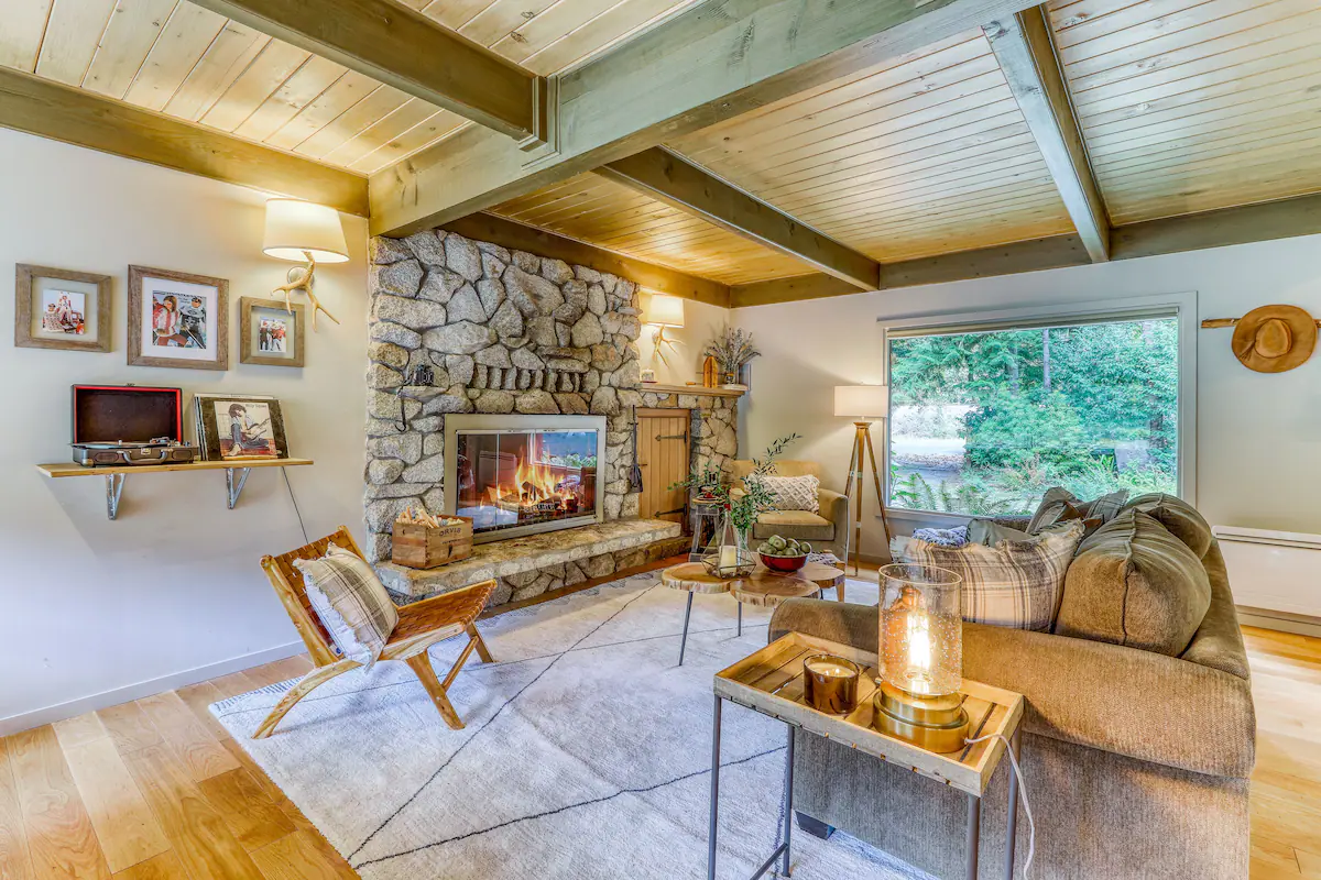 salon maison en bois avec terrasse