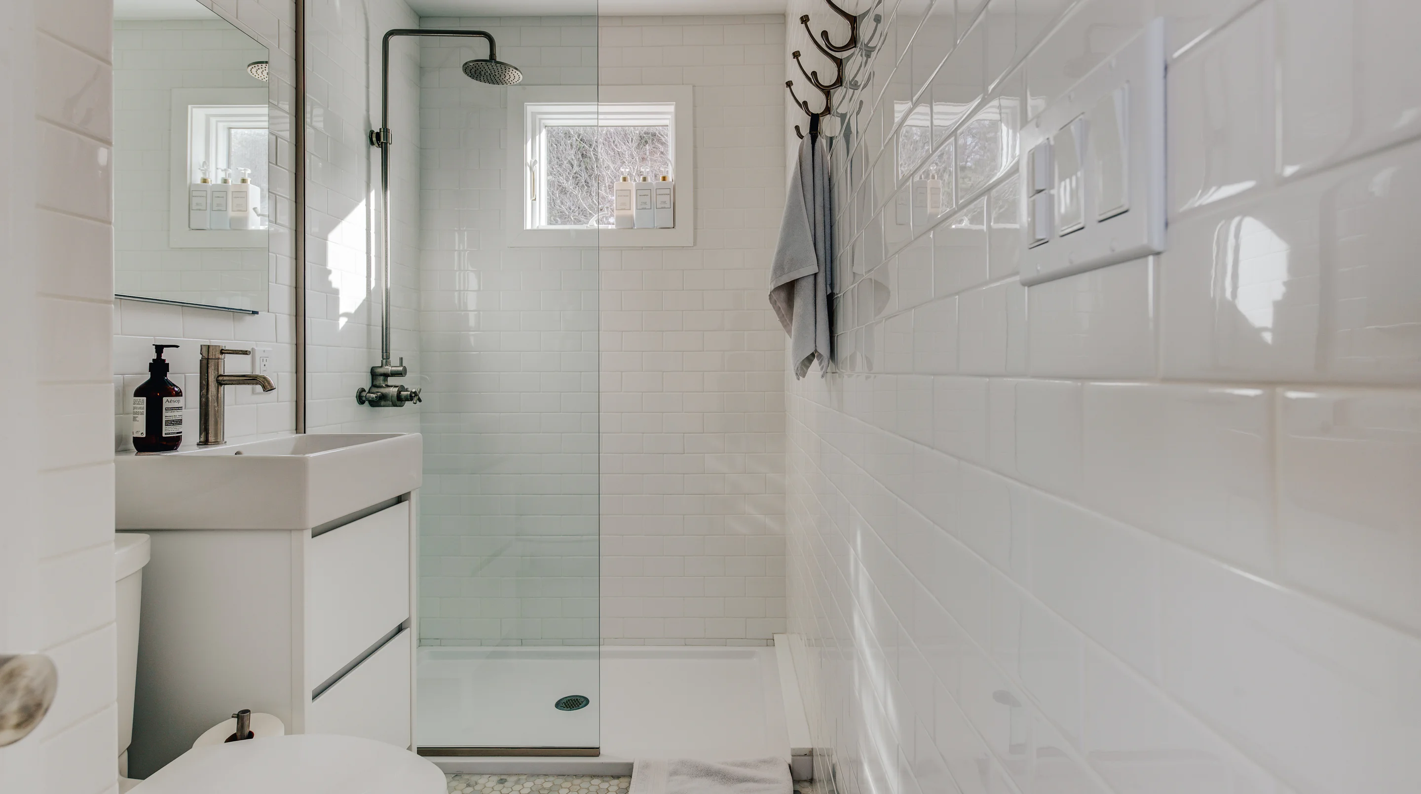 salle de bain blanche