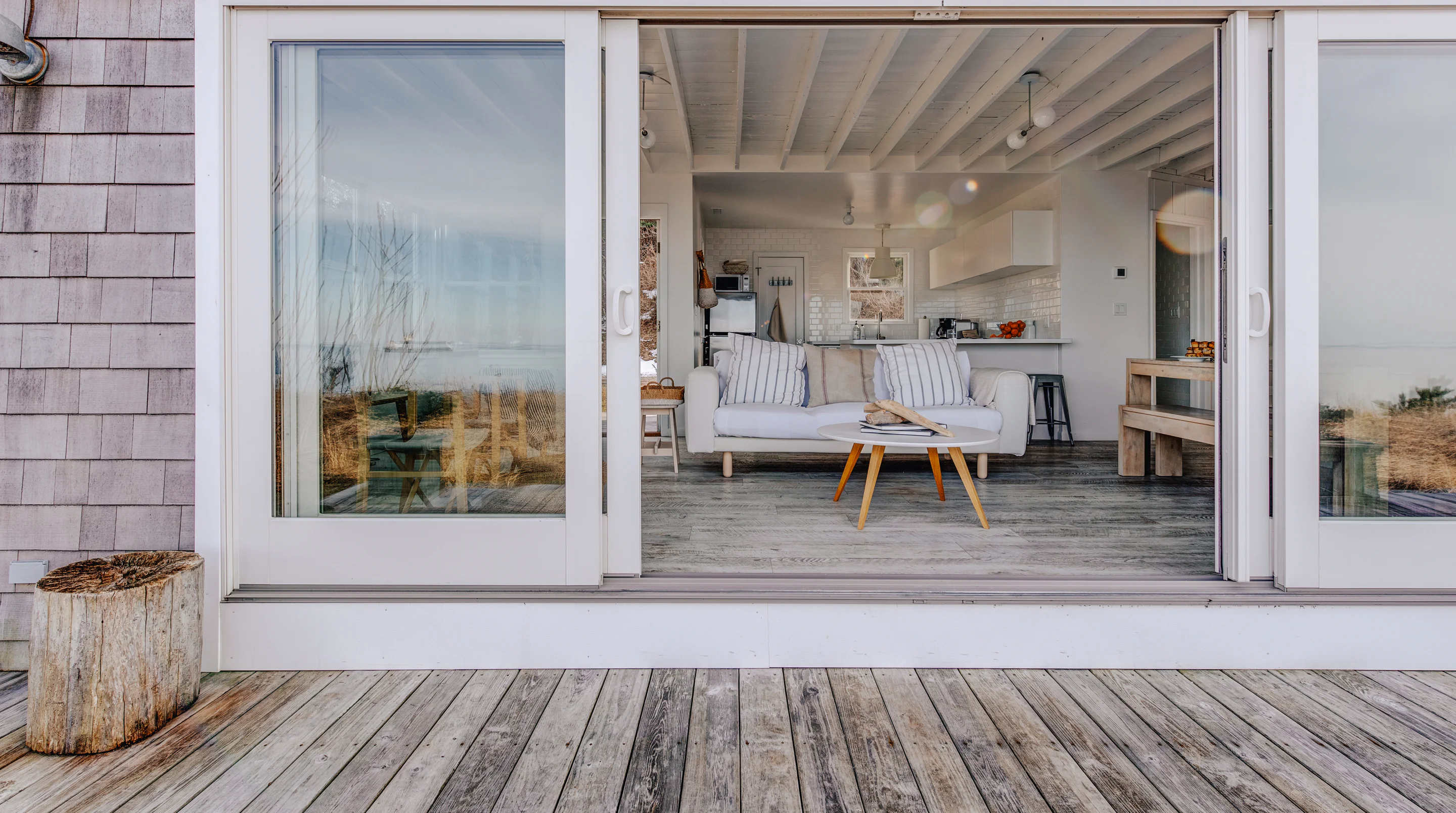 terrasse bois maison au bord de la mer